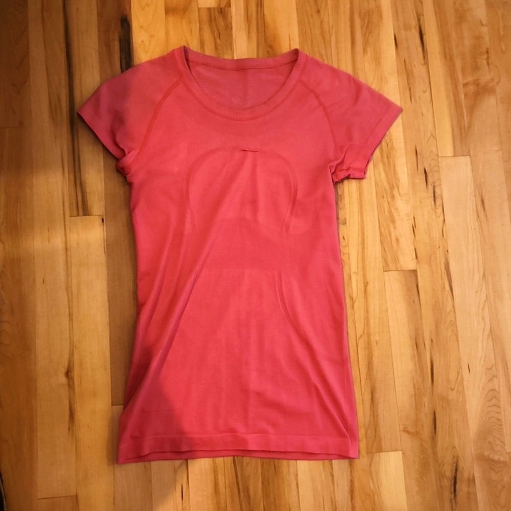 Lululemon Swiftly Tech Tee size 6